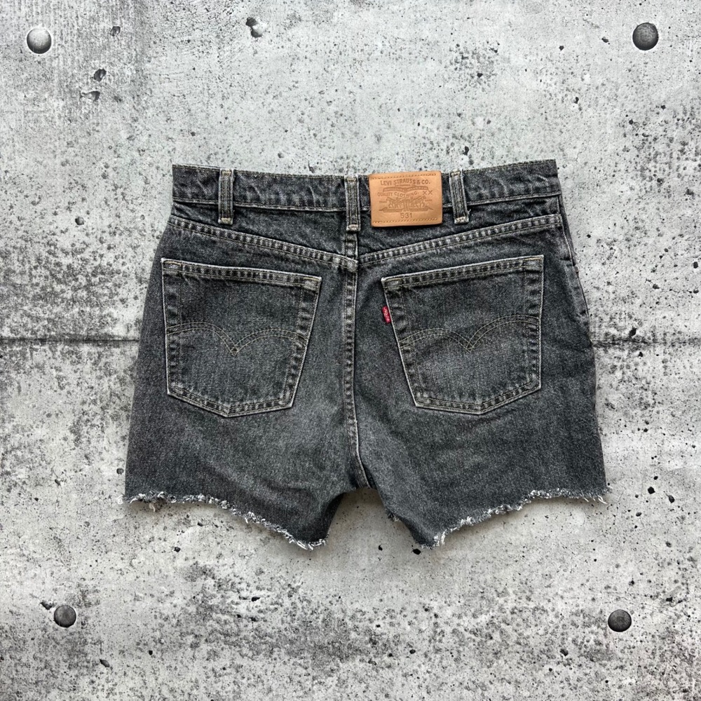 Vintage Levi's Shorts Women 30 Charcoal Grey Raw Hem Frayed 531 Denim 90s - Picture 2 of 7